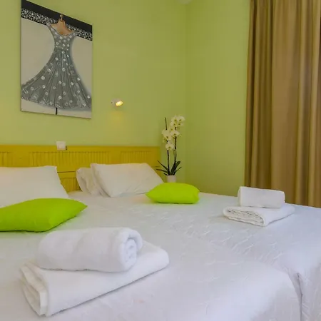 Отель Thejoy 3*